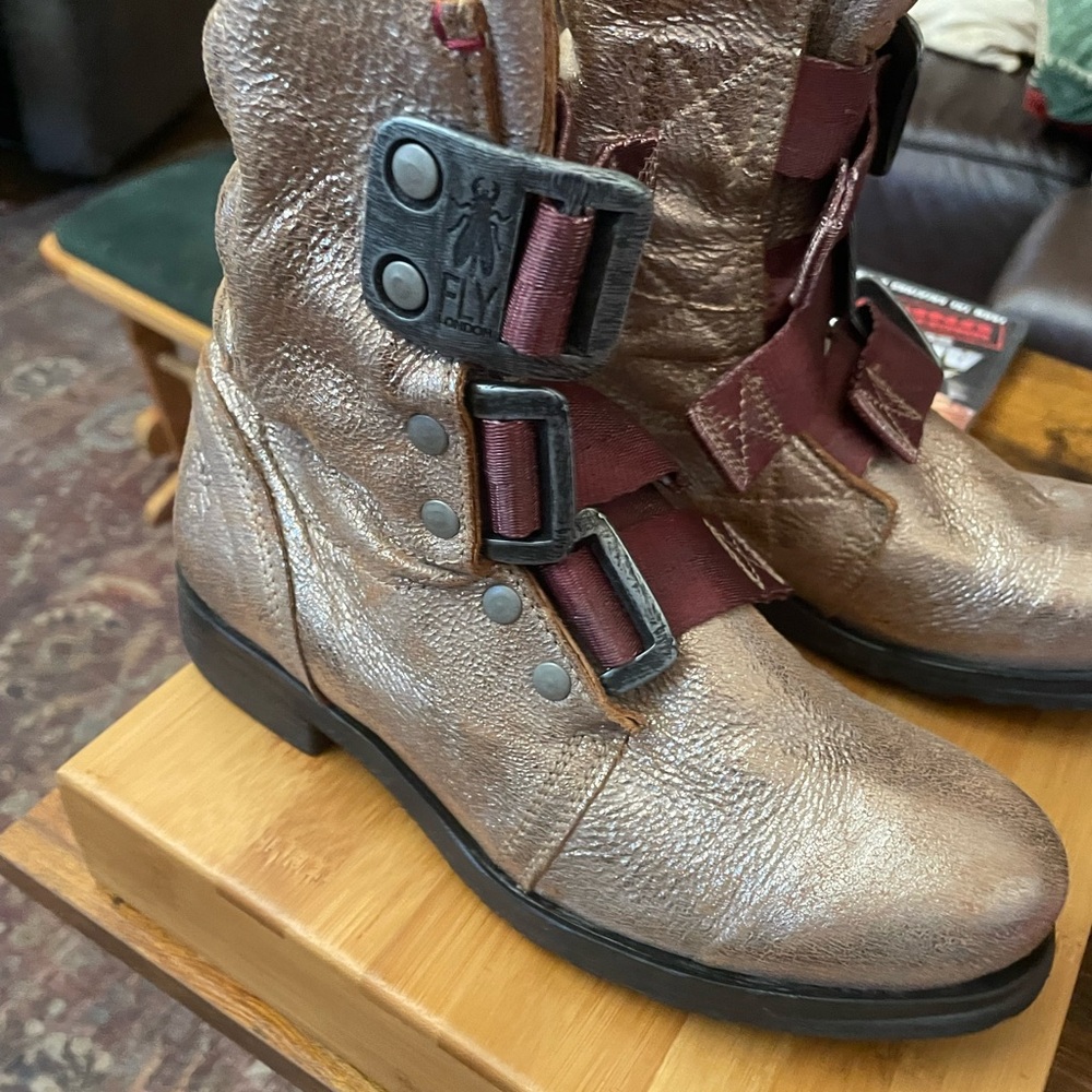 Funky, gold “Fly” of London women’s EU size 36 boots. Vintage and unique.